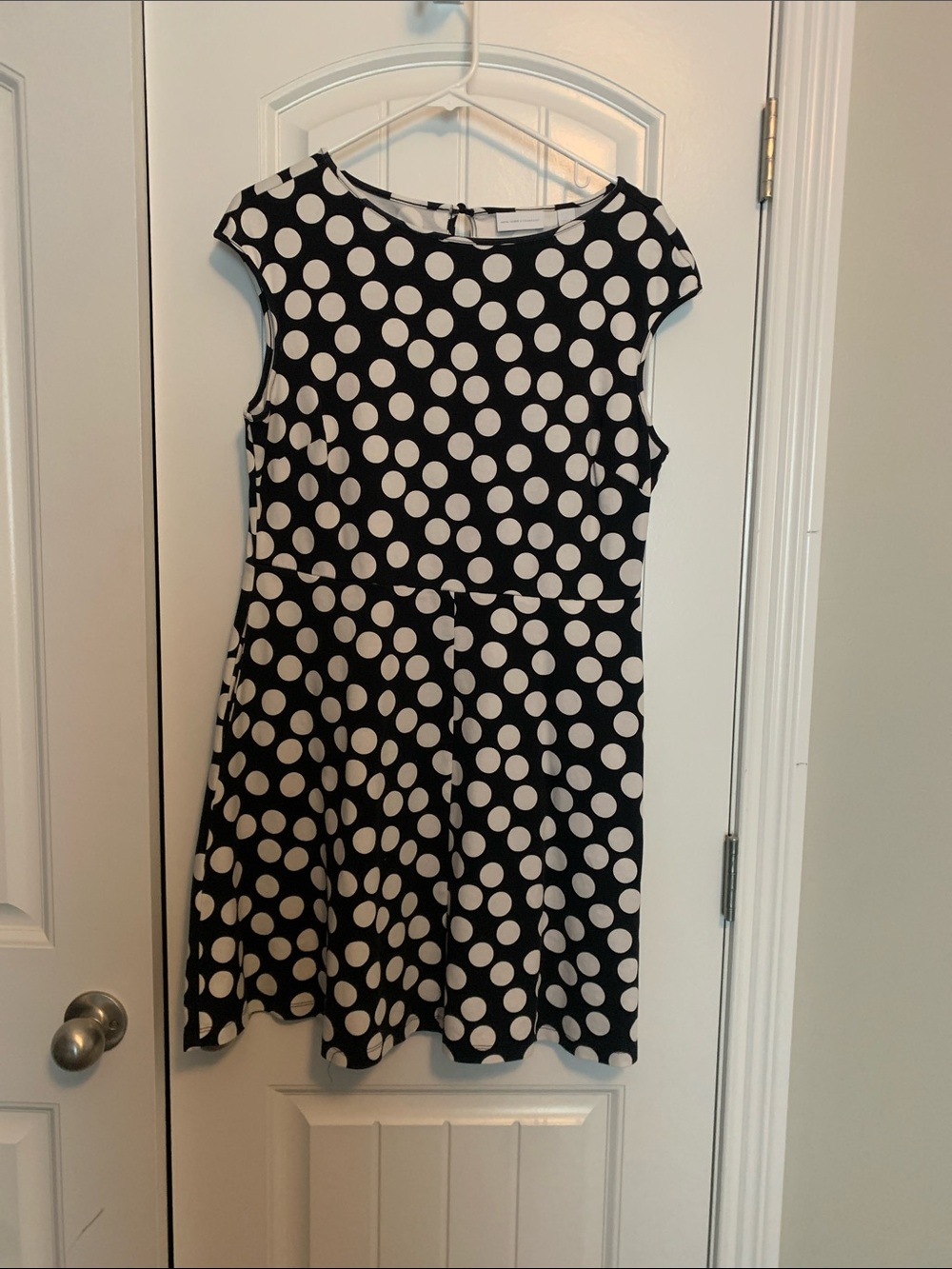 New York & Co black/white polka dot dress 100% cotton with pockets - large